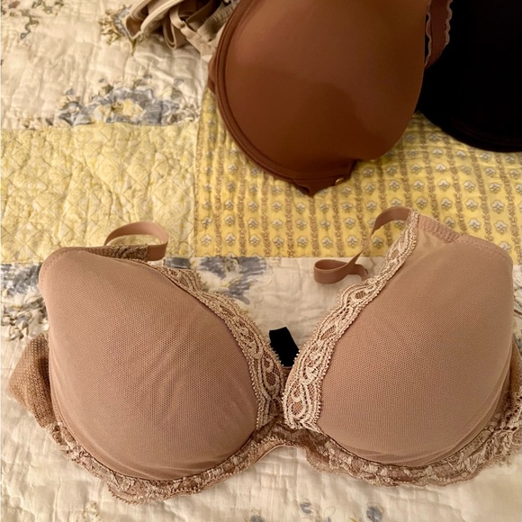Natori Bundle of Bras. - Picture 11 of 13